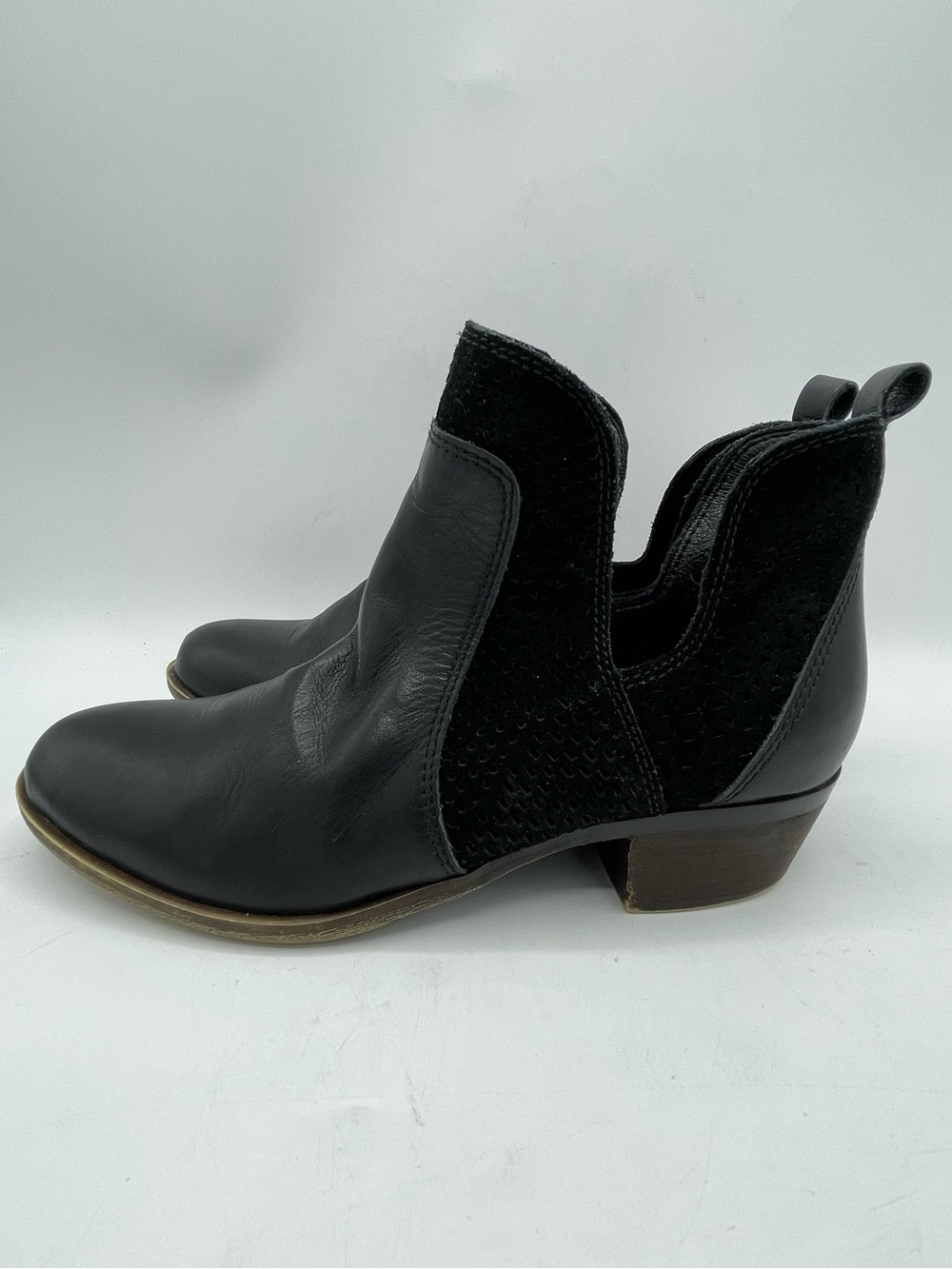 Lucky Brand Belgon Black Leather Ankle Boots - Sleek Pull-On Chelsea Style
